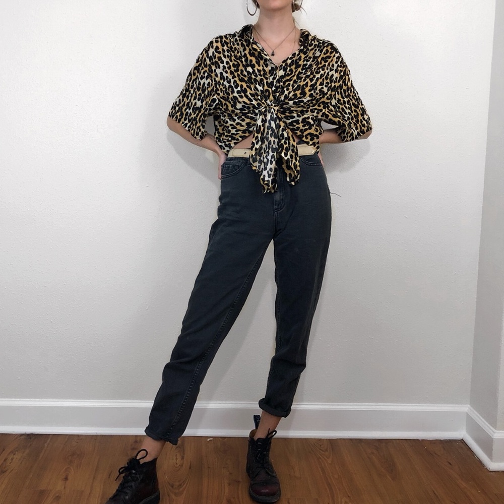 BDG high rise grey mom jeans <3